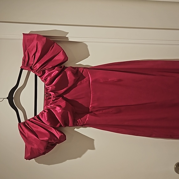 Taffeta Off-The-Shoulder Midi Dress - Picture 3 of 6